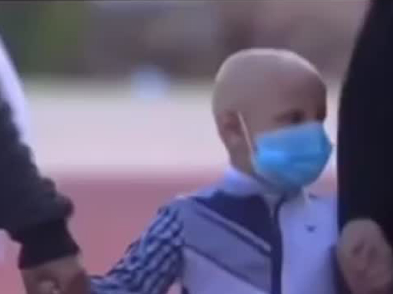 اضغط لمشاهدة الفيديو: فرحة طفل مباراة الفيصلي والحزم بعد فوزه بسيارة